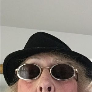 Women’s Gucci Sunglasses Case Included.